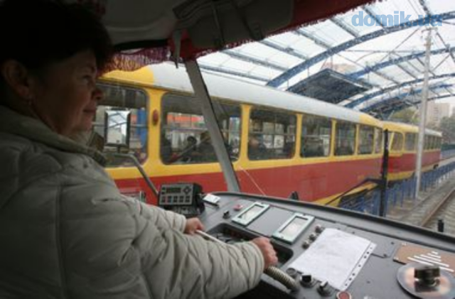 В Киеве скоростной трамвай сошел с рельс