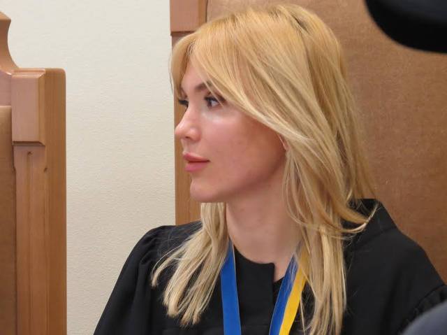 Шикарні маєтки та люксовий автопарк гламурної судді Оксани Тищенко