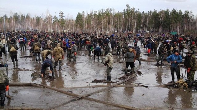 Янтарные войны на Ривненщине: названа "зарплата" покровителей нелегальной добычи