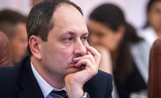 Жена Министра по временно оккупированным территориям заработала больше, чем он