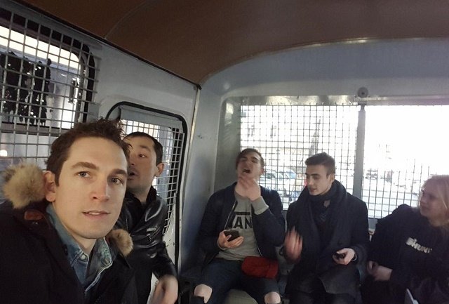 ОМОН в Москве незаконно задержал иностранного журналиста