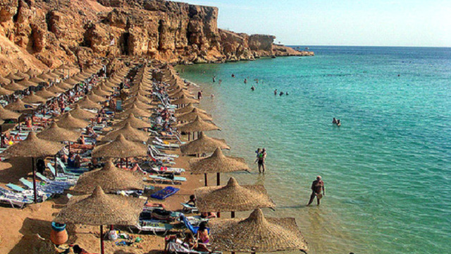 Фото с "добром" украинского туриста в отеле Египта шокировало соцсеть