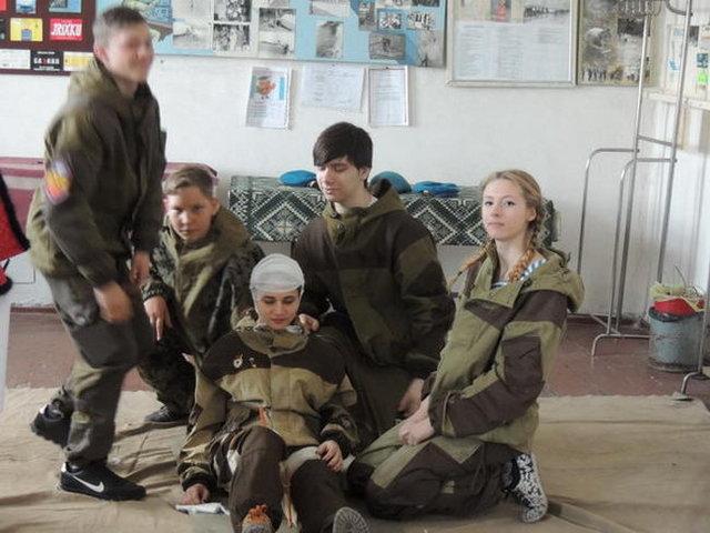 Боевики показали, как учат детей воевать за «республику»