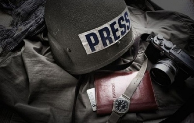 Журналист, не стреляй нам в спину!