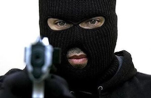 В Киеве неизвестные избили битами и ранили из травматического оружия чиновника