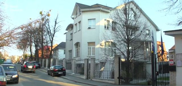 СМИ: Семья замглавы АП «купила» имение в центре Киева за 78 тысяч гривен