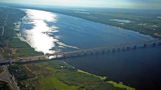 Зачем депутат-ресторатор решил оставить берег Днепра без защиты?