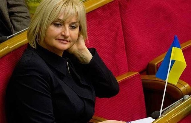 Парламентские рокировки: жена Луценко стала представителем президента