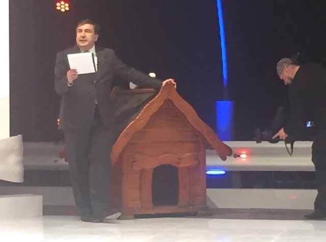 Саакашвили покажет Украине свое ток-шоу с будкой