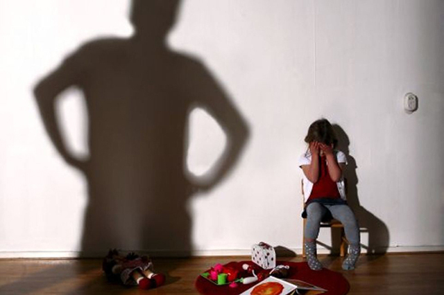 В Києві батько зґвалтував свою 9-річну доньку