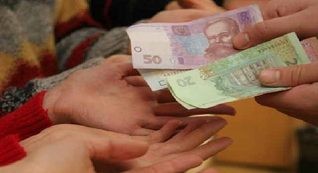 Кабмин увеличил единоразовые соцвыплаты к 8 и 9 мая