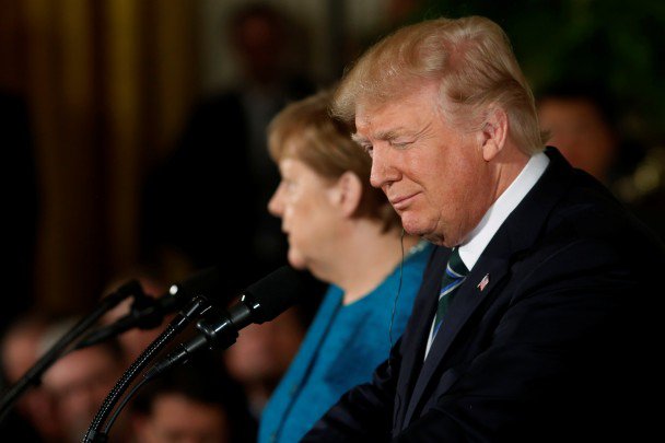 Белый дом: Трамп и Меркель договорились о сотрудничестве по Украине