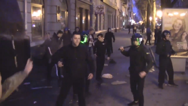 Массовые протесты в Полтаве закончились: три человека ранены, восемь - задержаны