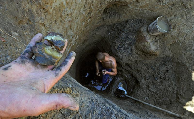 Генпрокуратура обвинила полицию Житомирщины в крышевании янтарного бизнеса