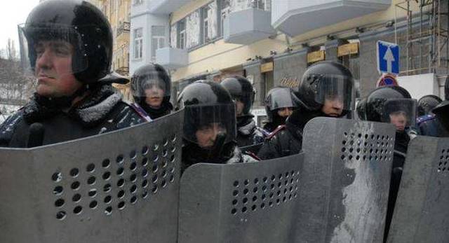 Як беркутівець Гончаренко «морозився» від повісток і доставки до суду