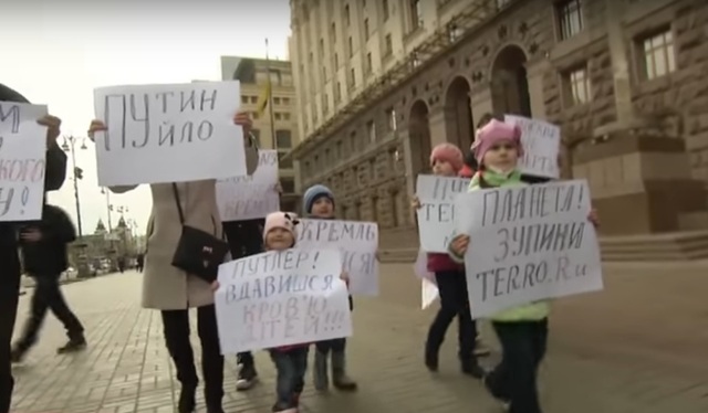 В Киеве дети вышли на марш против Путина