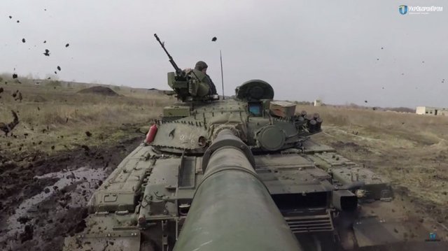 "Укроборонпром" опубликовал впечатляющее видео проверки танков перед отправкой в АТО
