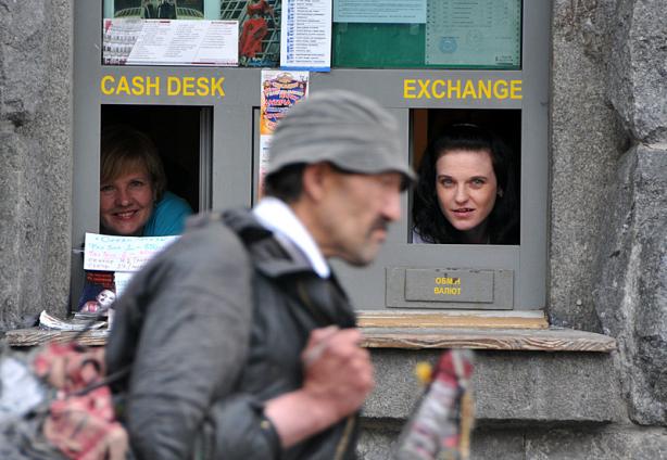 Валютна лібералізація по-українськи: втеча від реформ