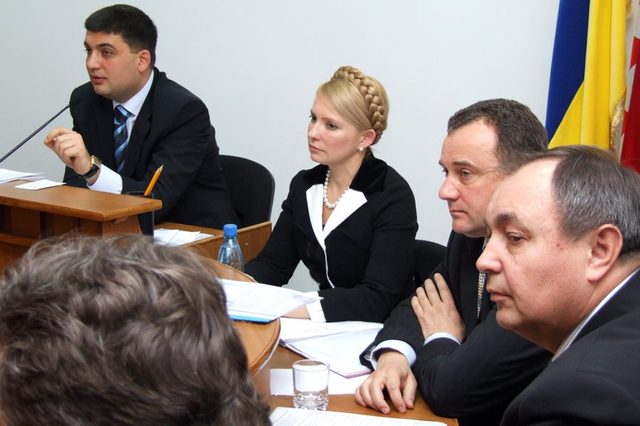 Гройсман обещает передать Тимошенко России, если "Нафтогаз" проиграет "Газпрому"