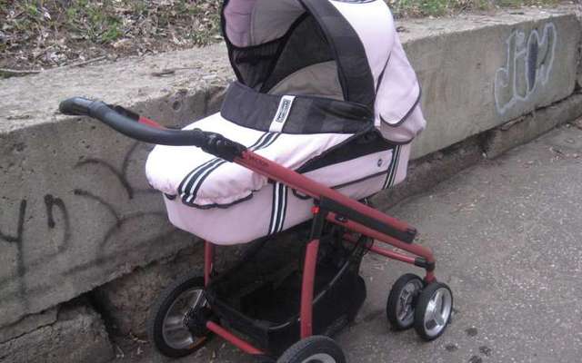 6-месячную дочку мать ночью забыла на улице