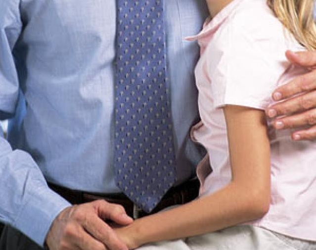 В Черкассах отправили в тюрьму отца, развращавшего на протяжении 10 лет свою дочь