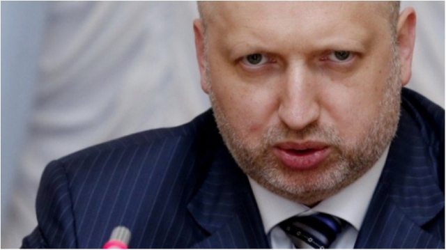 Турчинов: армия должна вернуть оккупированные земли и "не проскочить границу"