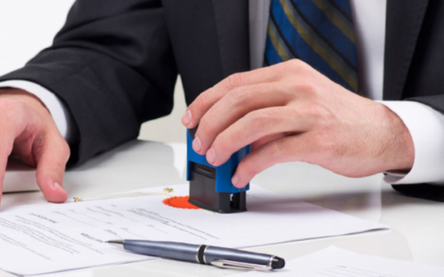 В Україні скасували печатки на документах