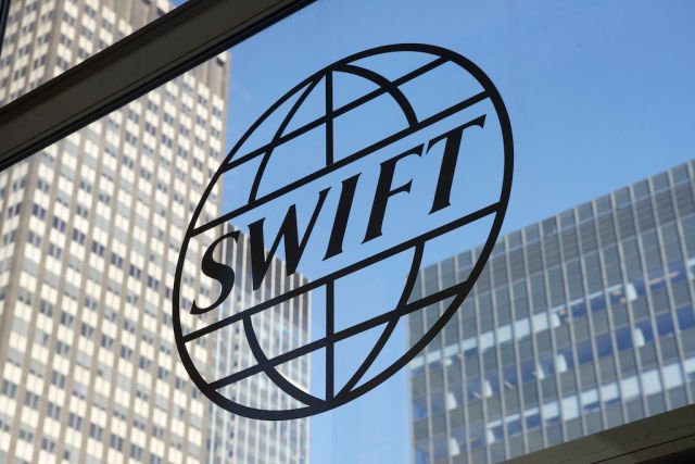 Хакеры обвинил США во взломе SWIFT