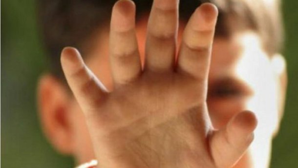 З’явились шокуючі деталі у справі знущання над 10-річним хлопчиком