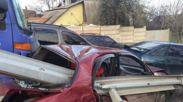 В Харькове в ДТП столкнулись 9 автомобилей