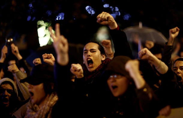 Турцию трясет: Тысячи граждан вышли на акции протеста в Стамбуле