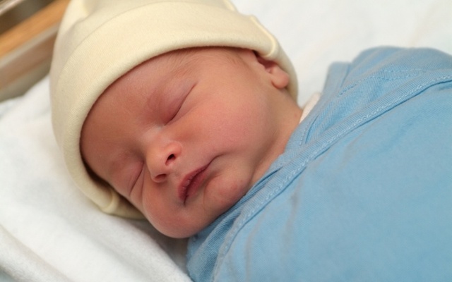 Жительница Киева накормила новорожденного ребенка алкогольной смесью