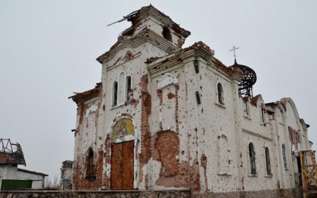 Перед донецьким аеропортом з’явилося величезне кладовище