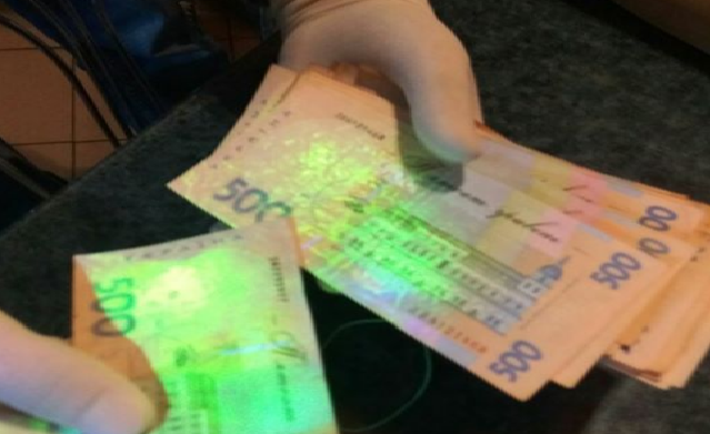 Во Львове задержан замгендиректора аэропорта при получении взятки