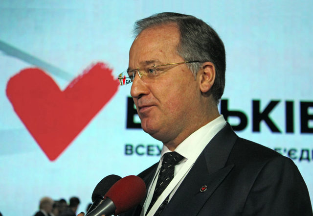 Голова одеської “Батьківщини” залишив без житла понад три сотні сімей