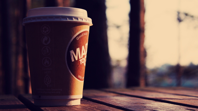 В Киеве бизмесмен превратил элитную иномарку в кофейню