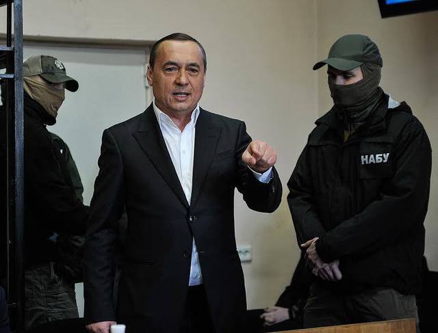 В НАБУ заявили, что депутаты от "Народного фронта" угрожают суду по делу Мартыненко