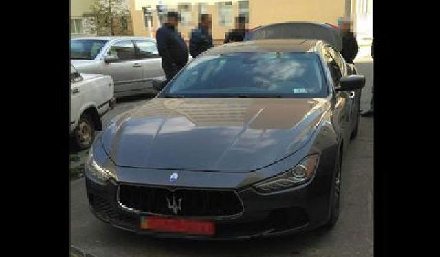 У Львові затримали 34-річного водія Maserati із сумнівними документами
