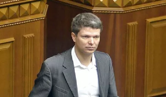 Емец обещает сдать мандат, если Мартыненко сбежит