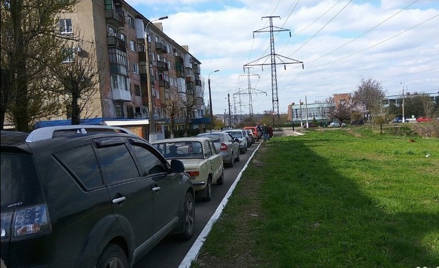 Обратно в Совок: появились фото огромных очередей за бензином в оккупированном Алчевске