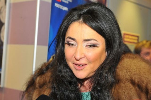 Лолиту выдворили из Украины: доездилась в Крым