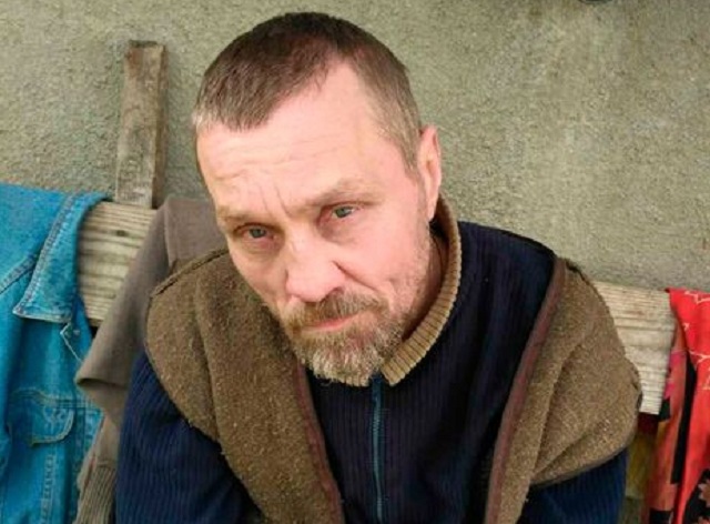 Вор-неудачник решил спрятаться от полиции в диване