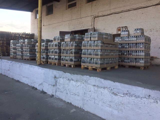 Налоговики в Луцке изъяли 5,4 тыс. литров незаконно изготовленного алкоголя