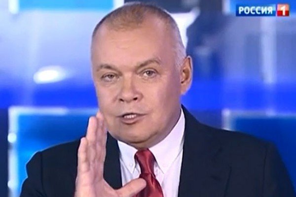 В сети высмеяли кремлевского пропагандиста за оговорки на РосТВ (видео)