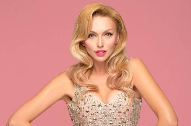 Как Полякова отбивалась от активистов, желающих отменить ее концерт -  видео