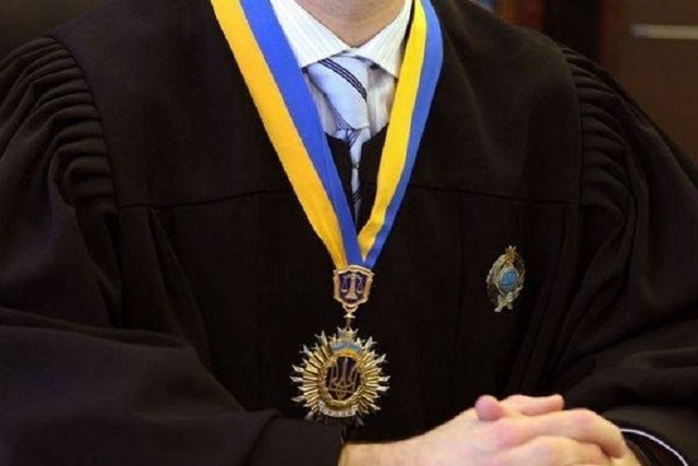 Судьи, призванные судить Януковича, разбегаются