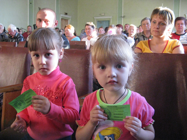 У Києві дитина знайшла вибуховий пристрій у вигляді кульки, він вибухнув у дитсадку