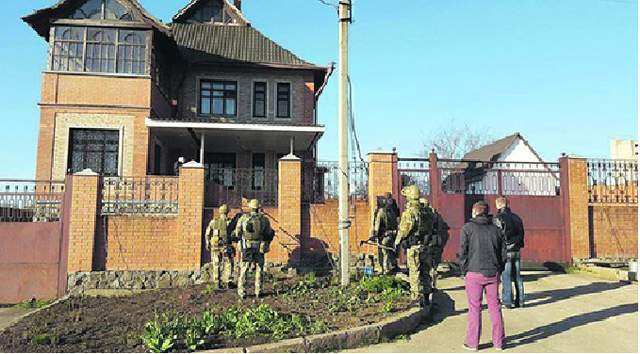 Преступная группа «чёрных нотариусов» за 3 года незаконно продала 7 квартир