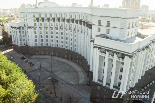 Кабмін розгляне скасування вихідних 2 та 9 травня