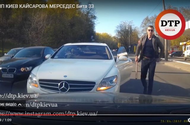 В Киеве водитель Mercedes выехал на встречку